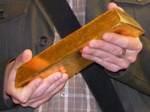 A Good Delivery bar, the standard for trade in the major international gold markets.